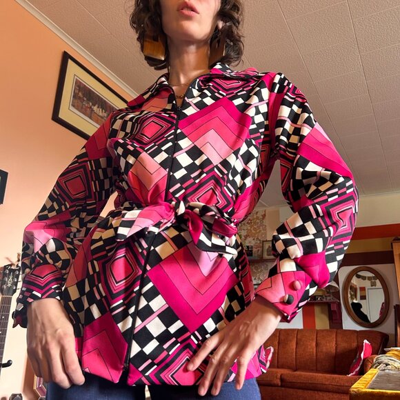 1970s DISCO handmade geometric print hot pink and black zip up belted blazer! - Picture 5 of 14